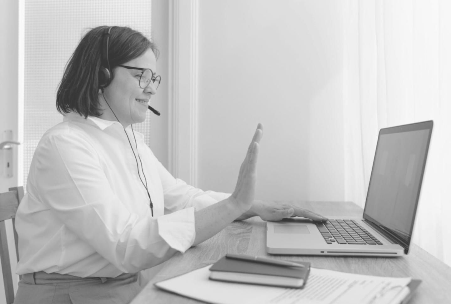 Equipo de cresidomara trabajando en las nuevas actualizaciones de la plataforma